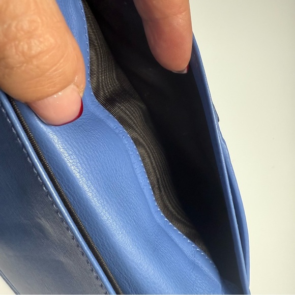 Gucci Blue Leather Wallet with Silver Hardware - Picture 11 of 12